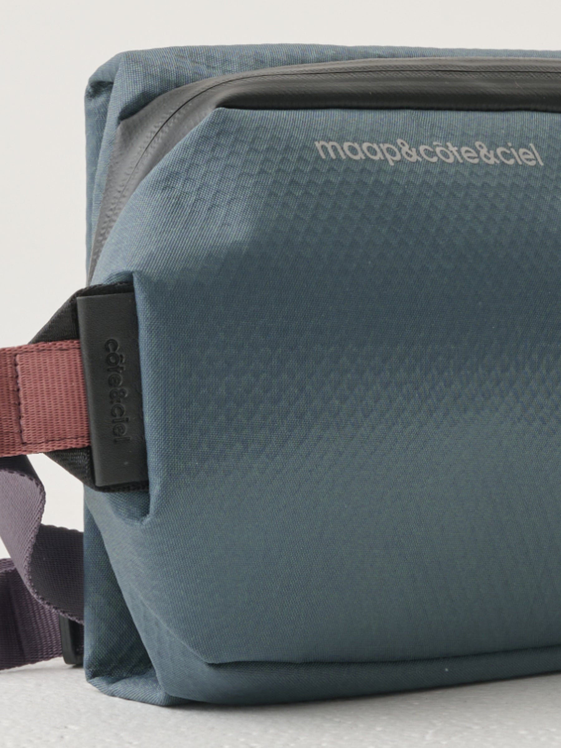 maap&côte&ciel Sling Bag